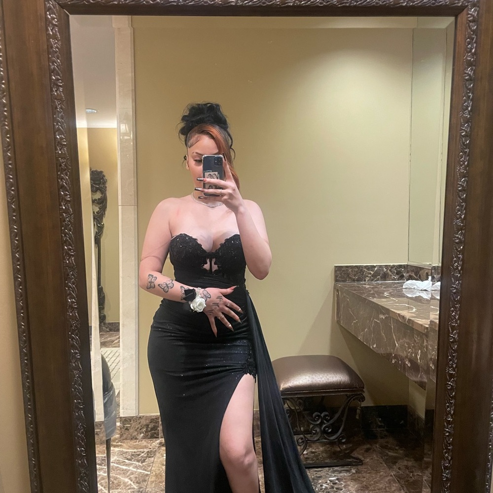 Elegant Black Backless Dress
